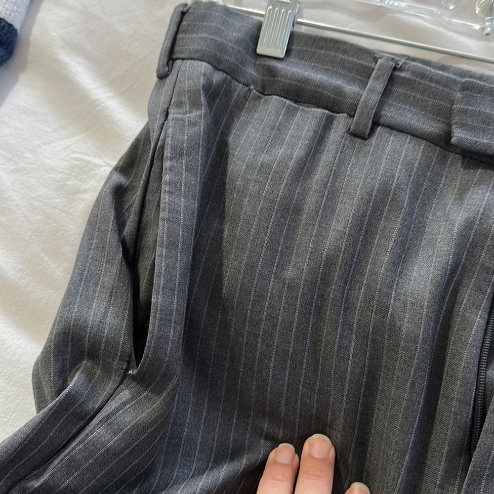 GUCCI wool trousers/slacks. - Picture 9 of 10